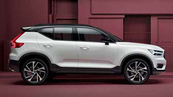 Volvo XC40 [2018-2022] Right Side
