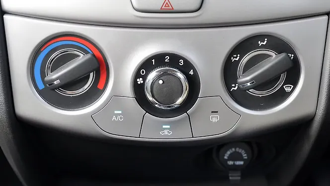Chevrolet Sail Price - Images, Colors & Reviews - CarWale