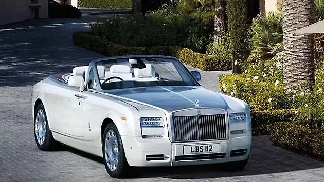 Rolls-Royce Drophead Coupe Right Front Three Quarter