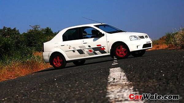 Mahindra-Renault Logan [2009-2011] Left Rear Three Quarter