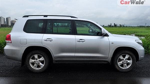 Toyota Land Cruiser [2009-2011] Left Side View