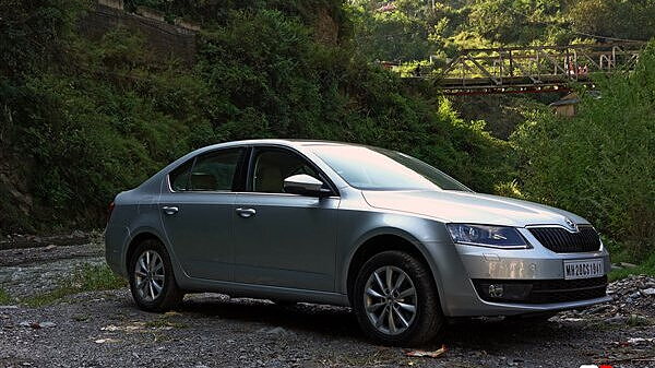 Skoda Octavia [2013-2015] Elegance 2.0 TDI AT Price in India - Features ...