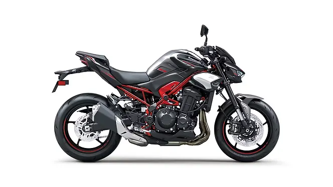 Kawasaki Z900 Right Side View