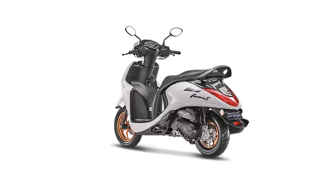Yamaha Fascino 125 [2025] Left Rear Three Quarter