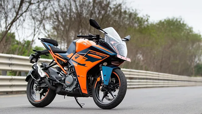 KTM RC 390 Right Front Three Quarter