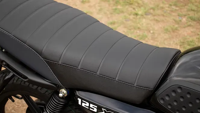Bajaj CT 125X Seat