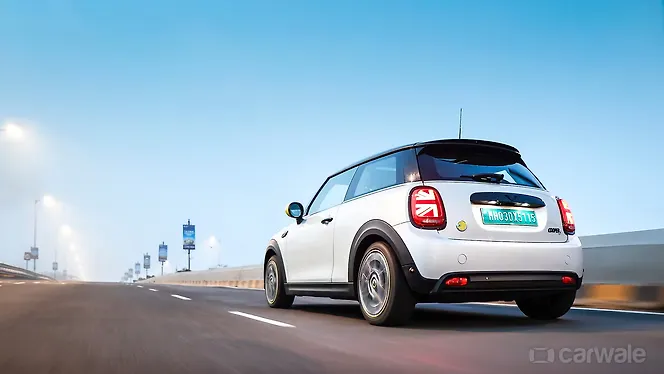 MINI Cooper SE Left Rear Three Quarter MINI Cooper SE Left Rear Three Quarter