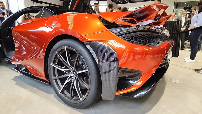 McLaren 720S Right Rear Three Quarter