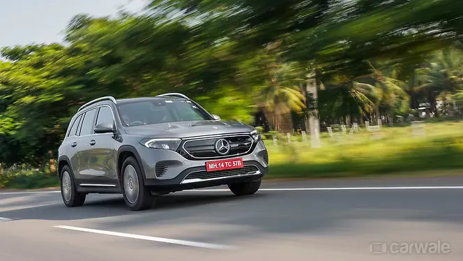 Mercedes-Benz  Right Front Three Quarter