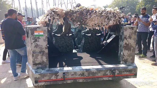 प्रेवेग ​डिफ़ाइ पीछे का व्यू