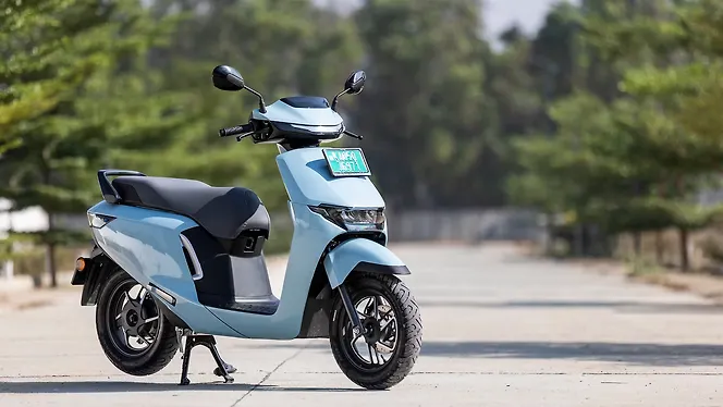 Honda Activa e Right Front Three Quarter