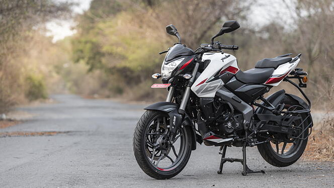 Bajaj Pulsar NS160 Price - Mileage, Images, Colours | BikeWale