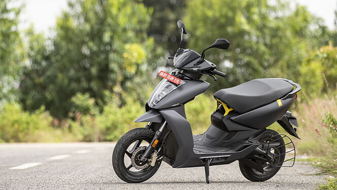 Charging scooty discount on road price