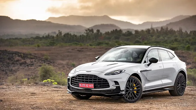 Aston Martin DBX Left Front Three Quarter