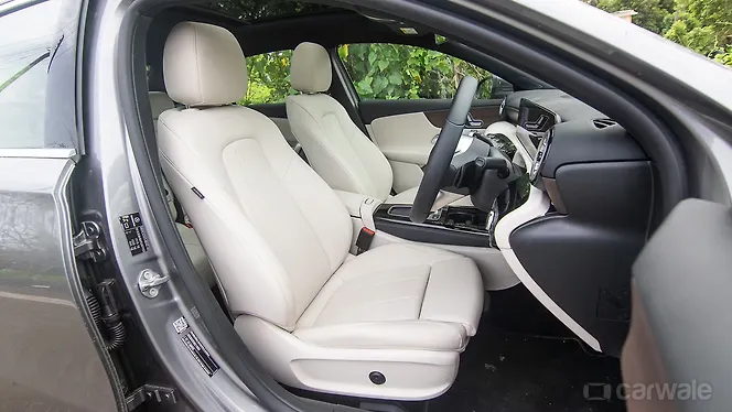 Mercedes-Benz A-Class Limousine Front Row Seats