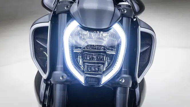 Ducati Diavel V4 Head Light