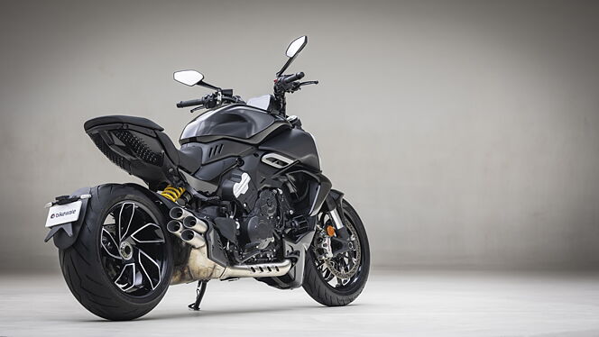 Ducati Diavel V4 Right Rear Three Quarter