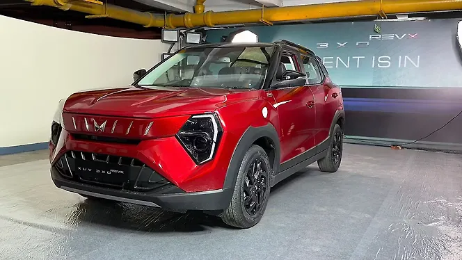 Mahindra XUV 3XO Left Front Three Quarter