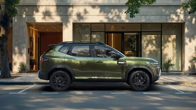 Renault Duster Right Side View