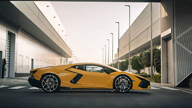 Lamborghini Revuelto Right Side View