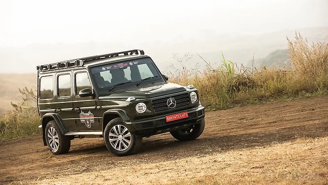 मर्सिडीज़ बेंज़ G-क्लास ठीक सामने तीन चौथाई