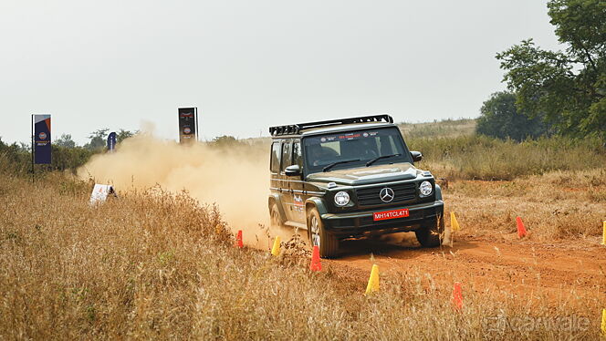 Mercedes-Benz G-Class Right Front Three Quarter