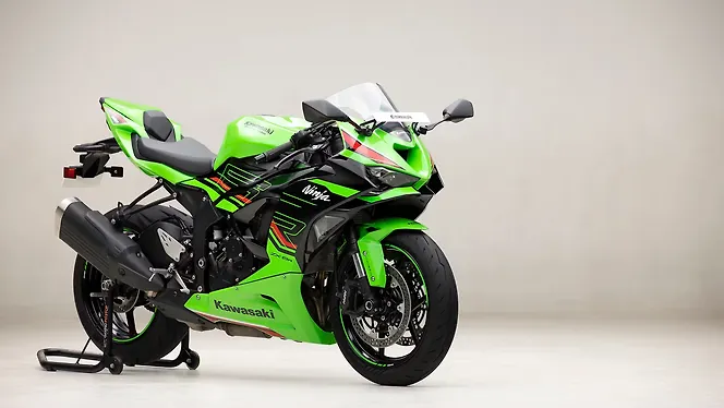 Kawasaki Ninja ZX-6R Right Front Three Quarter