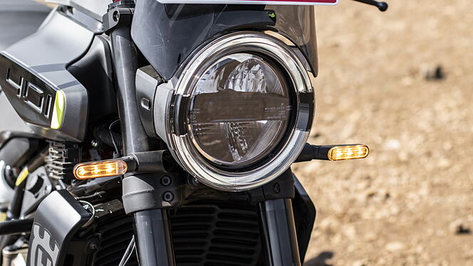 Husqvarna Svartpilen 401 Head Light