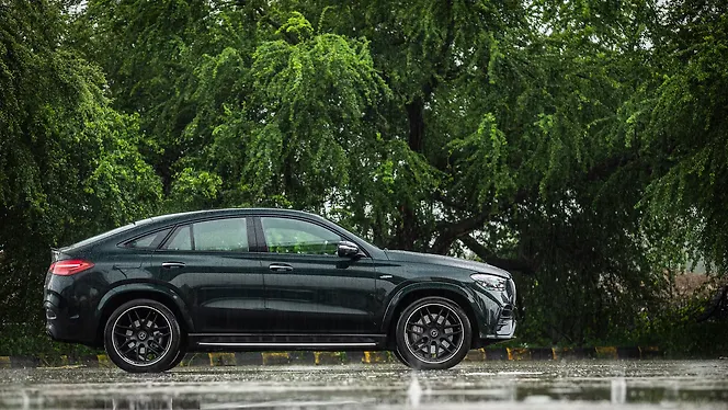 मर्सिडीज़ बेंज़ AMG GLE कूपे राइट साइड का दृश्य