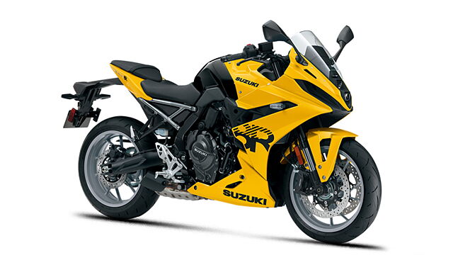 Suzuki GSX-8R Right Front Three Quarter