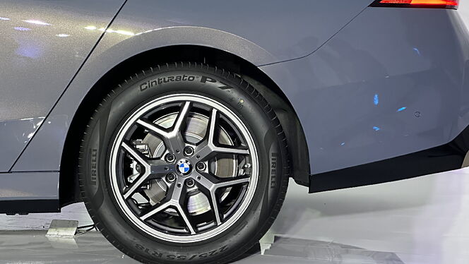 BMW New 5 Series Rear Fender