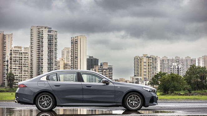 BMW 5 Series Right Side View