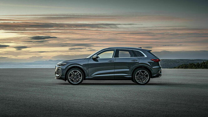 Audi New Q5 third-gen Left Side View