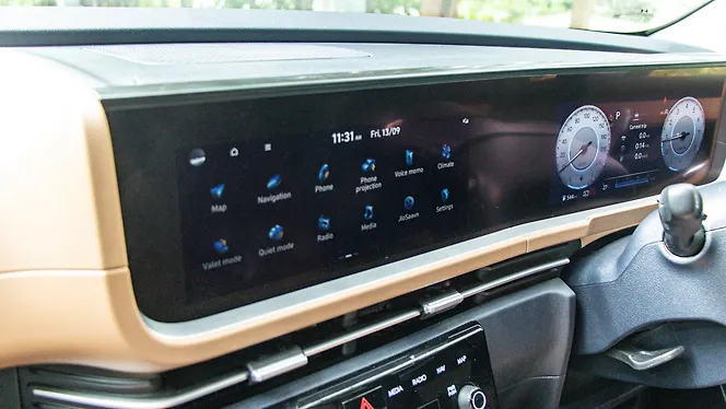 Hyundai Alcazar Infotainment System