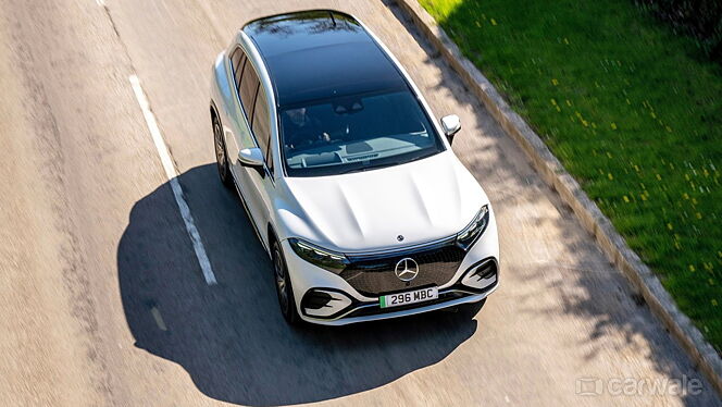 Mercedes-Benz EQS SUV Left Front Three Quarter