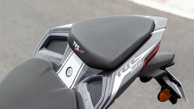 TVS Apache RR 310 Seat