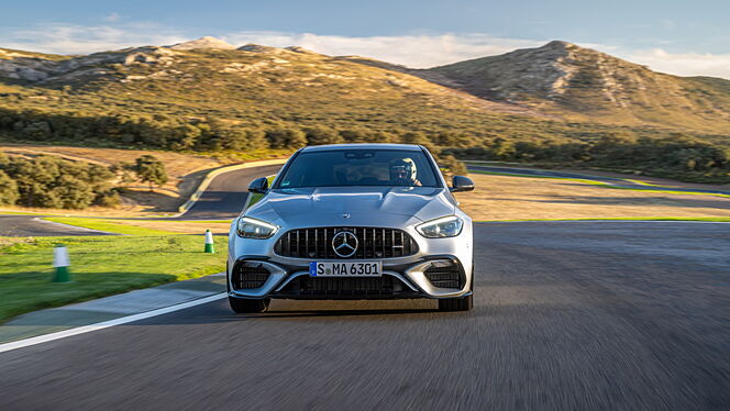 மெர்சிடிஸ்-பென்ஸ் AMG C 63 S E-Performance ஃப்ரண்ட் வியூ