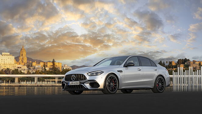 मर्सिडीज़ बेंज़ AMG C 63 S E-Performance लेफ्ट फ्रंट थ्री क्वार्टर