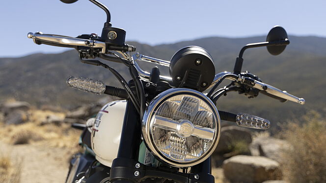 Royal Enfield Interceptor Bear 650 Head Light