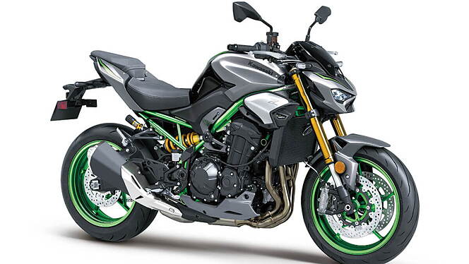 Kawasaki Z900 [2025] Right Front Three Quarter