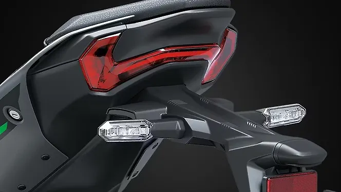 Kawasaki Z900 [2025] Tail Light