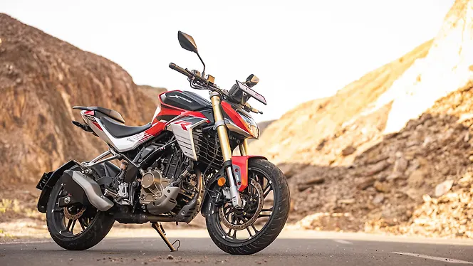 Hero Xtreme 250R Right Front Three Quarter