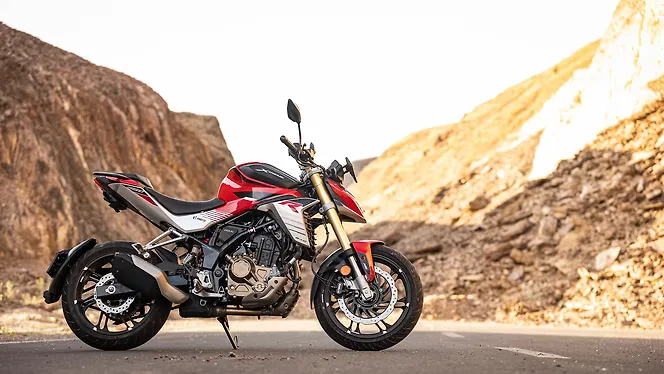 Hero Xtreme 250R Right Side View