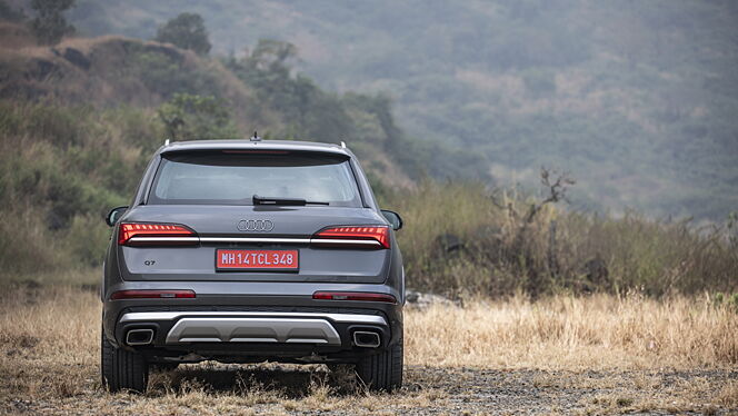 Audi Q7 Rear View