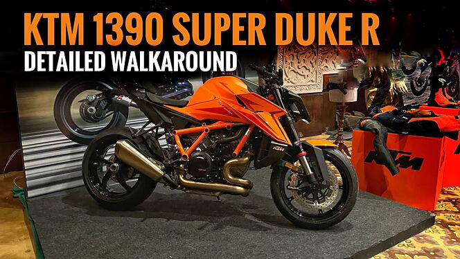 KTM 1390 Super Duke R Right Front Three Quarter