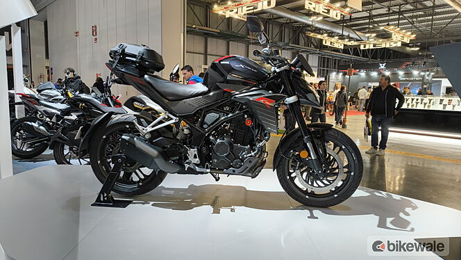 Hero Xtreme 250R Right Side View