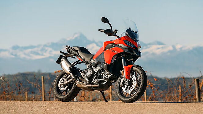 Ducati Multistrada V2 [2025] Right Front Three Quarter