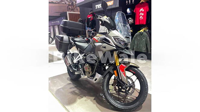 TVS Apache RTX Right Front Three Quarter