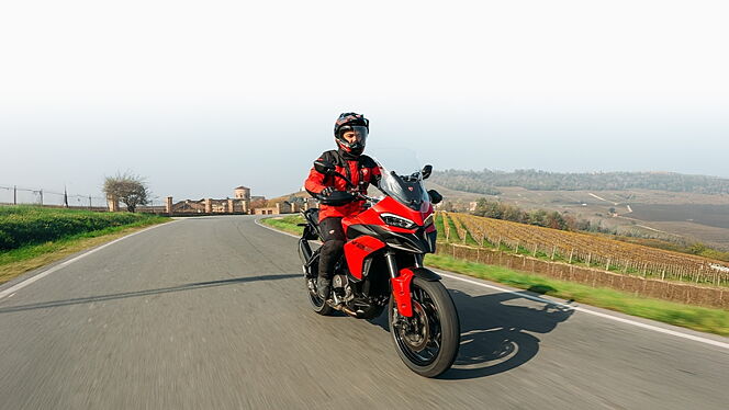 Ducati Multistrada V2 [2025] Right Front Three Quarter