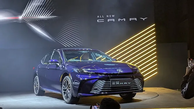 Toyota Camry M/T